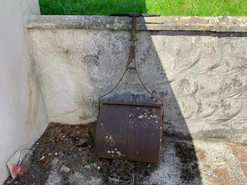 VINTAGE GARDEN ROLLER