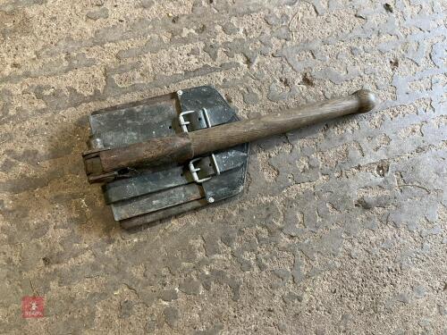 SMALL FOLDING SHOVEL