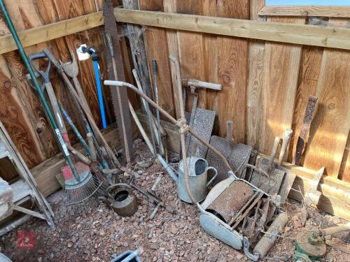 SELECTION OF VINTAGE GARDEN TOOLS