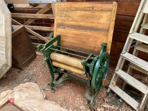 VINTAGE MANGLE TABLE