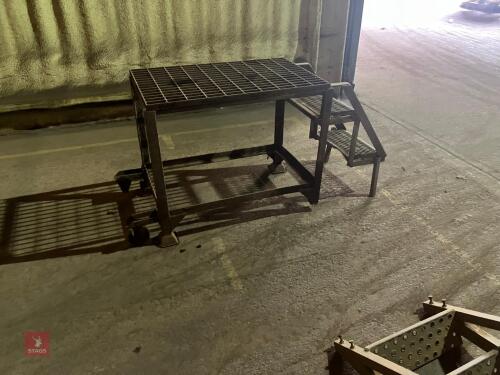 INSPECTION STAND WITH LADDER