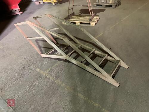 STEEL STEPS WITH HANDRAILS