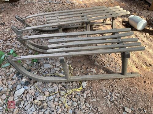 2 VINTAGE CHILDS SLEDGES