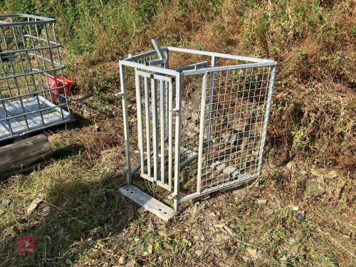 TWIN GALVANISED SHEDDING GATE