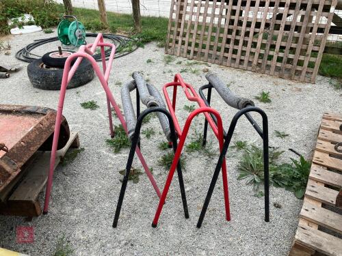 4 SADDLE RACKS
