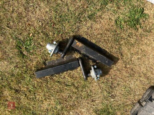 2 STUB AXLES