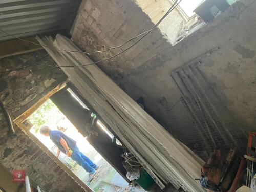 LARGE QUANTITY OF PLASTIC ANGLE BEADING