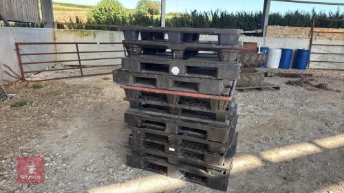 QUANTITY OF PLASTIC PALLETS (416)