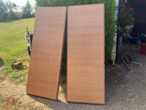 4 FOLDING TABLES