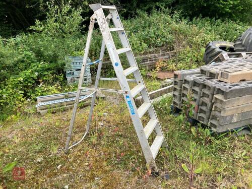 ALUMINIUM STEP LADDER