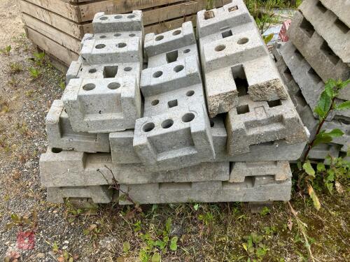16 HERAS FENCING FEET