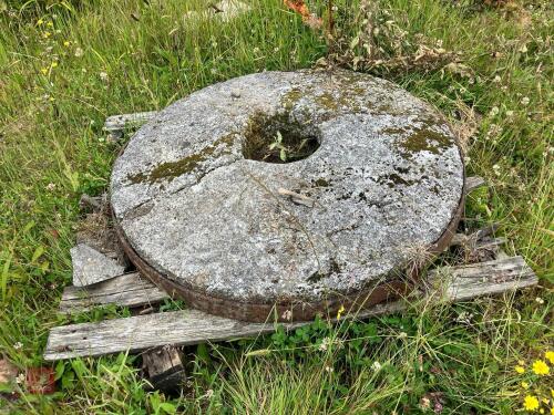 41'' GRANITE MILL STONE