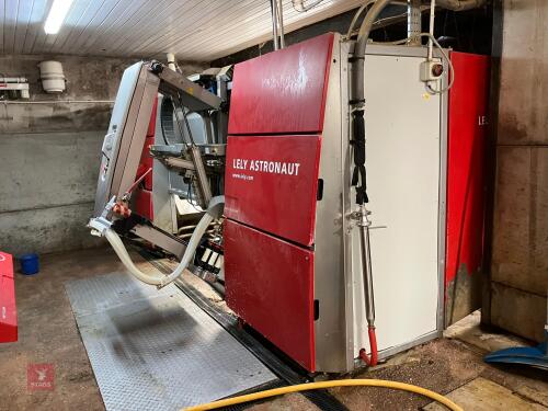 LELY ASTRONAUT A3 NEXT MILKING ROBOT-036