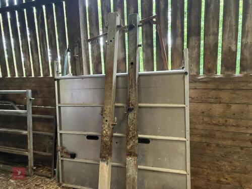 3 GALVANISED SQUARE POSTS (8)