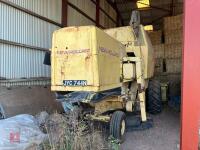 NEW HOLLAND 1520 CLAYSON COMBINE - 15