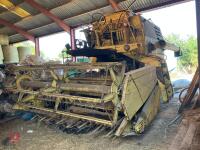 NEW HOLLAND 1520 CLAYSON COMBINE - 32