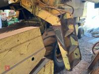 NEW HOLLAND 1520 CLAYSON COMBINE - 37