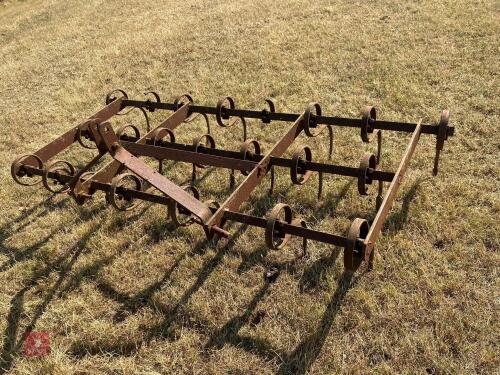PIG TINE SCUFFLE