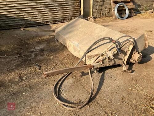 SUTON BUCKET BRUSH