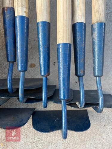 15 WORKMAN LONG HANDLED DRAW GARDEN HOES