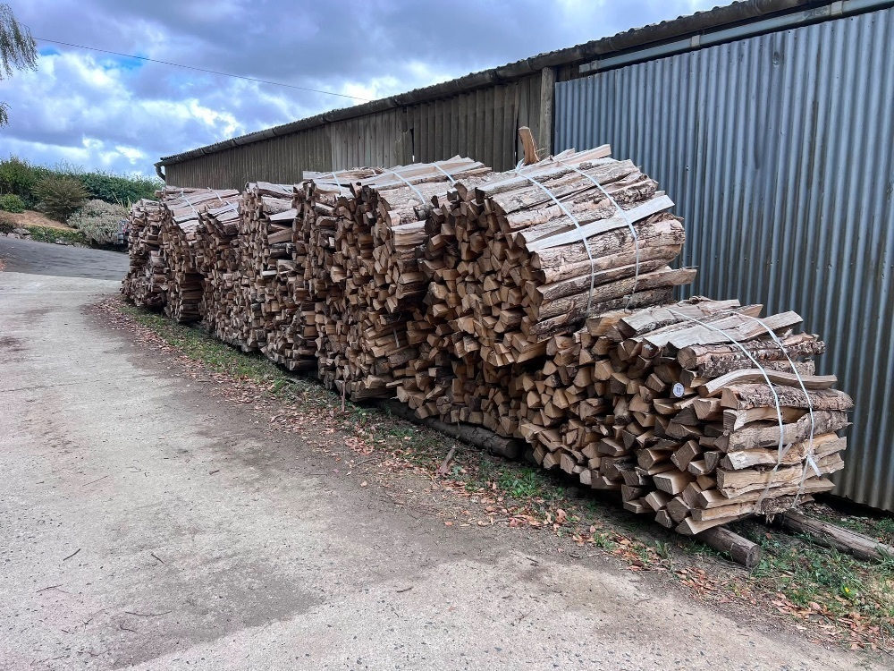 18 BUNDLES OF TIMBER/LOGS