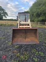 DAVID BROWN 885 2WD TRACTOR & LOADER - 2