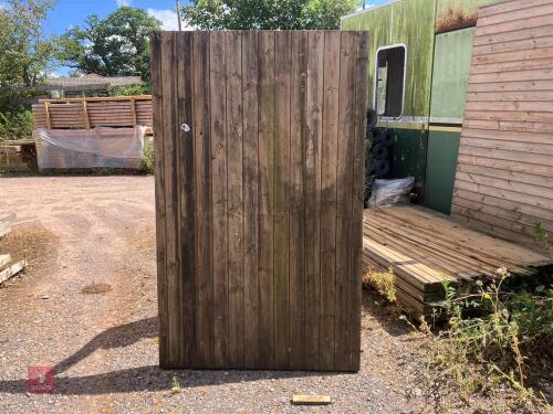 HEAVY DUTY WOODEN BOARDED DOOR (64)