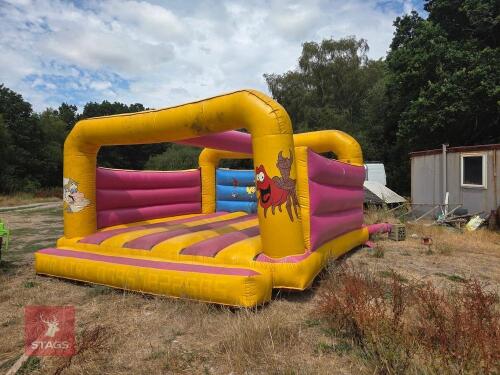 17' SQUARE BOUNCY CASTLE