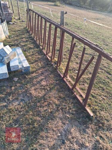 2 METAL FEED BARRIERS (S/R)
