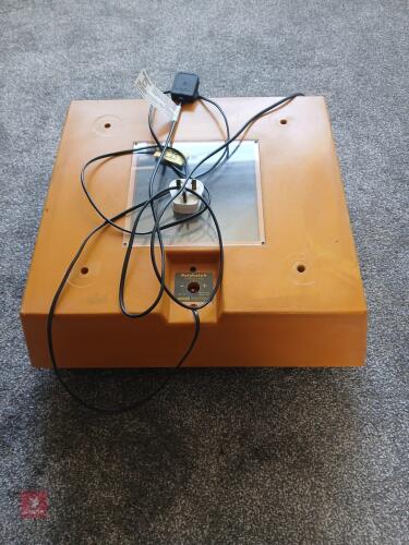 BRINSEA POLYHATCH INCUBATOR