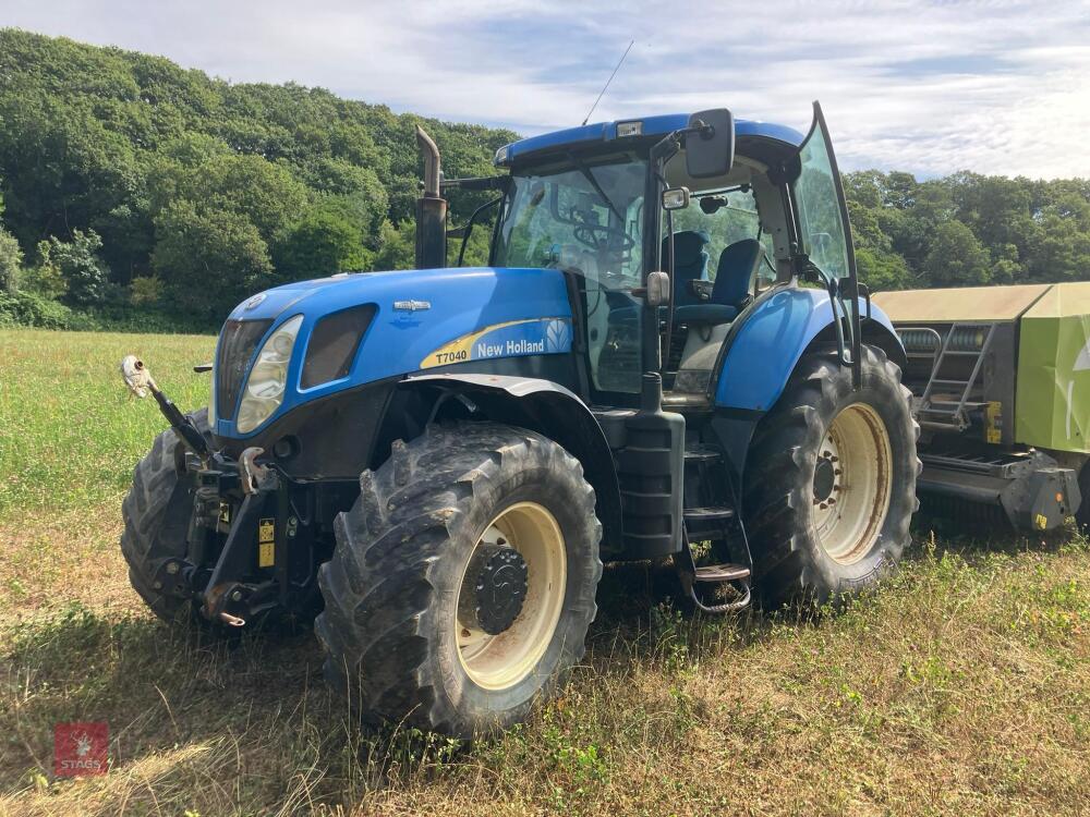 2010 NEW HOLLAND T7040 4WD TRACTOR