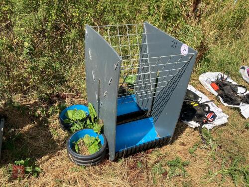 LAMBING PEN HAY RACK (21)