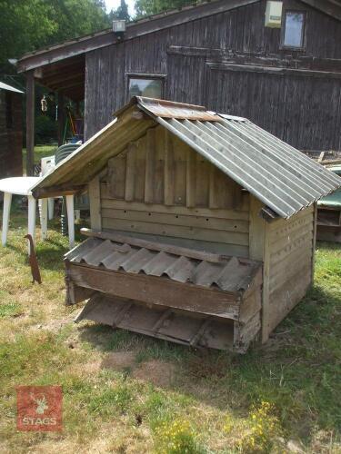 JOB LOT OF POULTRY HOUSES & ARKS