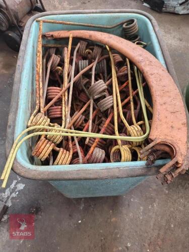 LRG QTY OF PICK UP TINES