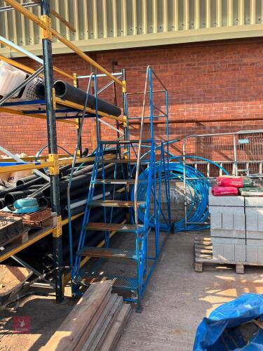 MOBILE STEPS/PLATFORM
