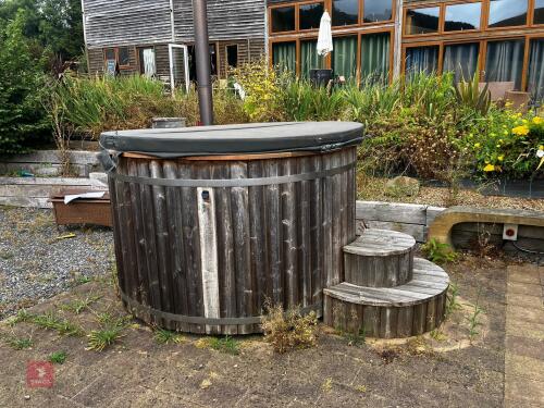 SAUNA BADETONNE WOOD FIRED HOT TUB