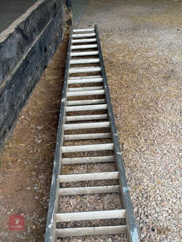 15 RUNG EXTENDING ALUMINIUM LADDER