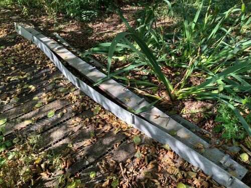 4 LENGTHS OF GALVANISED GARDEN EDGING