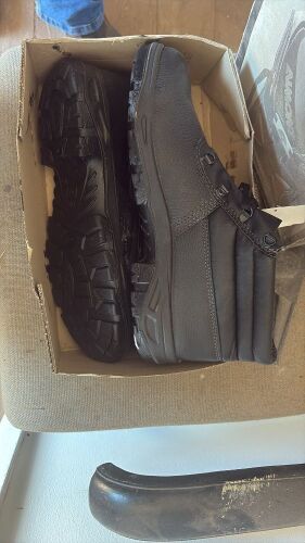 1 PAIR OF STEEL TOE CAP BOOTS