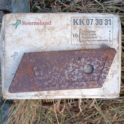 10 X KVERNELAND LH PLOUGH POINTS (4)