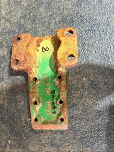 JOHN DEERE MUDGUARD BRACKET (8)