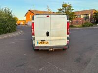 2009 VAUXHALL VIVARO 2.0L VAN - 8