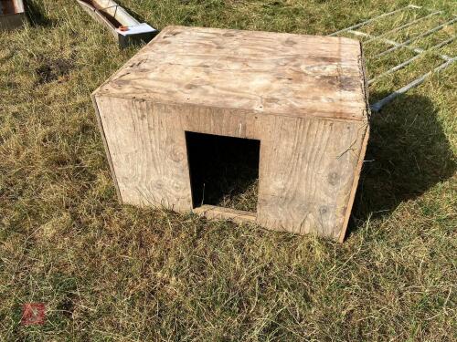 WOODEN DOG KENNEL