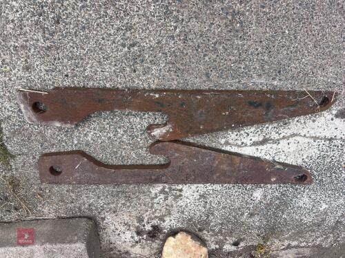 PAIR OF LOADER BRACKETS