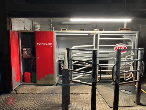 LELY ASTRONAUT A3 NEXT MILKING ROBOT-035