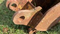 12'' DIGGER BUCKET - 3
