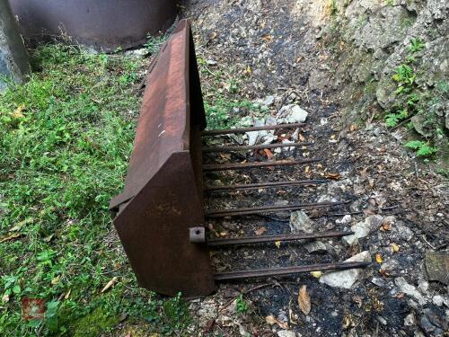 4' DUNG FORK