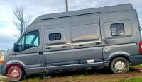 2004 RENAULT MASTER 3.5T HORSE VAN - 9