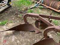 3 FURROW MASSEY FERGUSON PLOUGH - 8