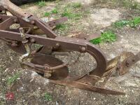 3 FURROW MASSEY FERGUSON PLOUGH - 11